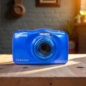 Nikon Coolpix S33 13.2MP / Waterproof Digital Camera / Blue / Tested